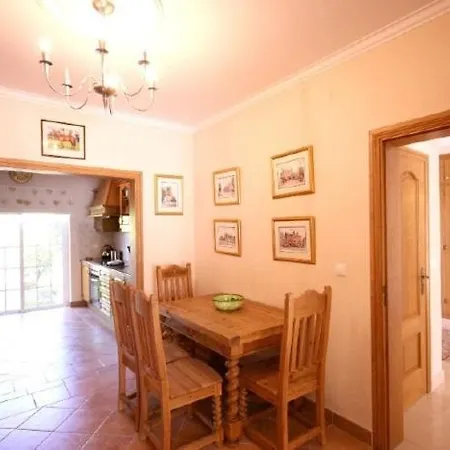 Vale Do Garrao Sleeps 8 Pool Air Con Wifi